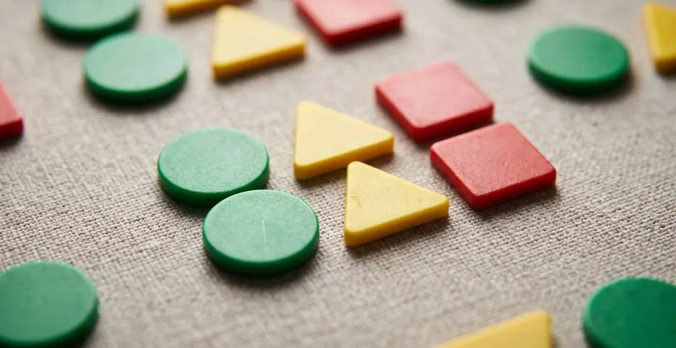 Supply chain risk monitoring and early warning indicator system